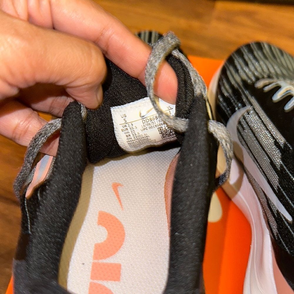 Nike shoes size 5 - Picture 4 of 4